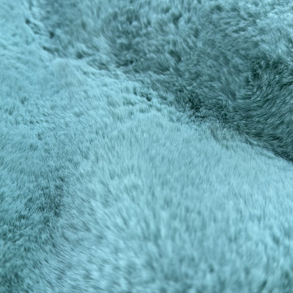 Sophie Mint faux fur pillow - Picture 5 of 5